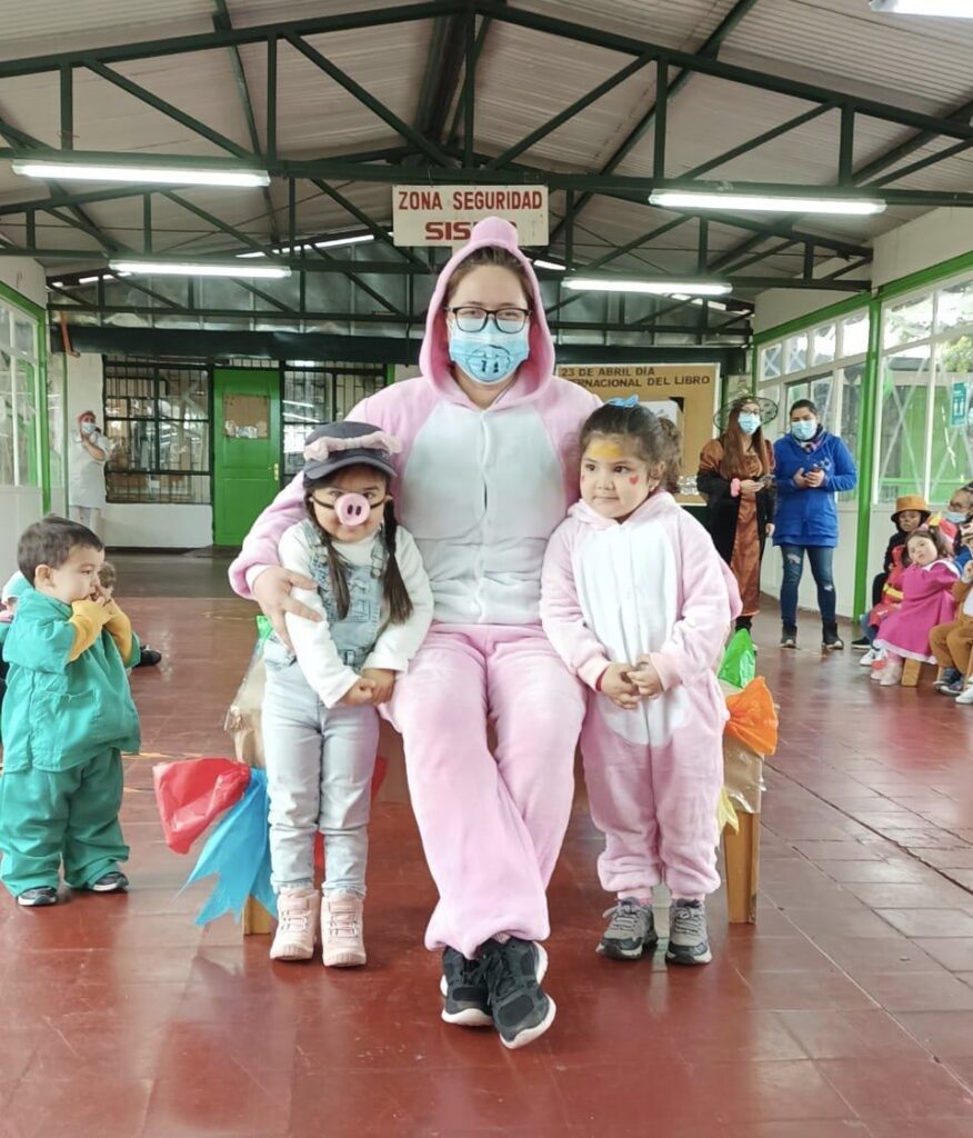"Los Tres Cerditos" en el jardín infantil "Globito" de la población Mataquito, Curicó